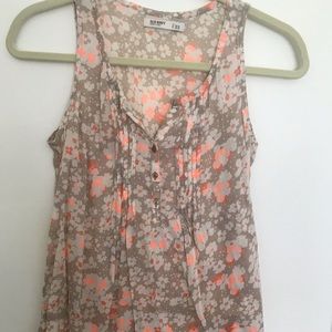 Women’s Old Navy flowered tank